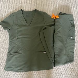 Figs Casma Scrub Top and Yola Skinny Scrub Pants in Olive Green - Size XS